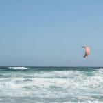 Knysna cuenta con actividades en la laguna y en el océano. Practique kayak, kitesurf, natación o relájese en la playa.