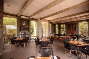 kapama-karula-dining-library