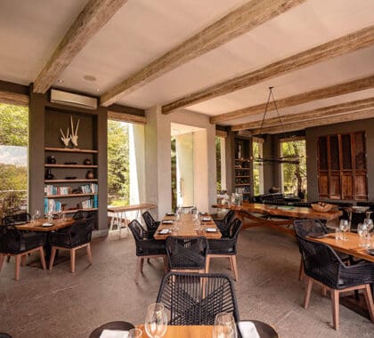 kapama-karula-dining-library