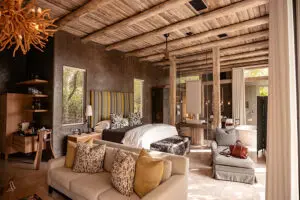 kapama-karula-villa-bed-and-lounge