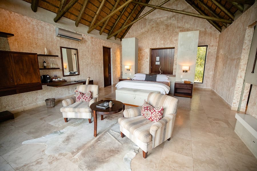 kapama-southern-camp-family-villa-master-bedroom-area