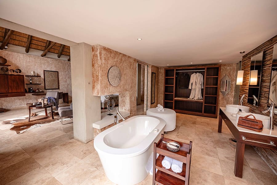 kapama-southern-camp-luxury-villa-bathroom1