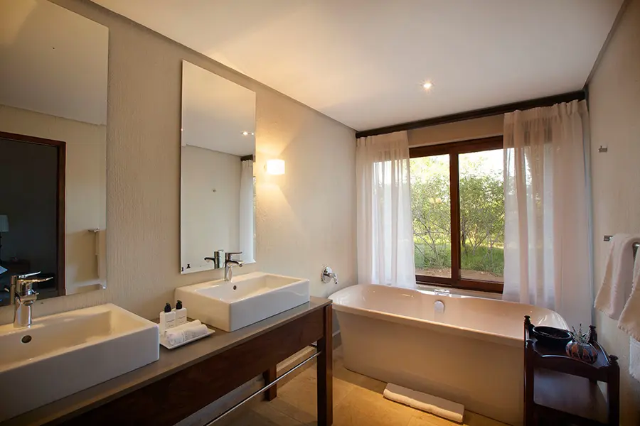 kapama-southern-camp-standard-suite-bathroom