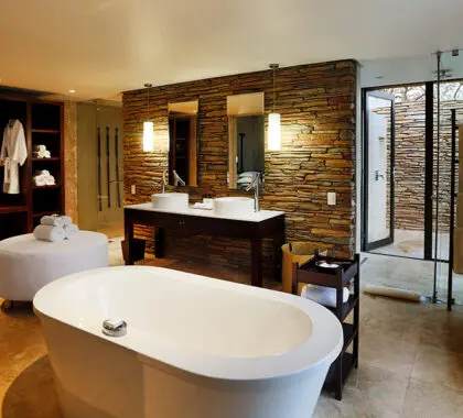 KapamaSouthernCamp-Bathroom-LuxuryRoom