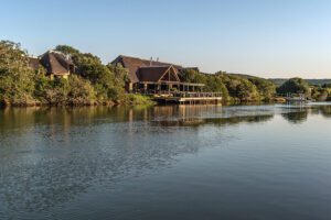 Nestled on the banks of the Bushman’s River, this Lodge is unique in that it connects a Big-5 game reserve to the sea | Kariega River Lodge. 