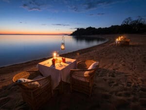 Otra velada perfecta a orillas del lago Malaui, con cena privada para dos.