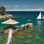 Disfrute de una cena o comida privada en la pequeña isla que hay junto a la playa, o practique snorkel en la bahía.