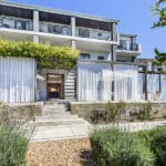 Kensington Place es un hotel boutique de lujo situado en un hermoso barrio de Ciudad del Cabo, casi a los pies de la Montaña de la Mesa.