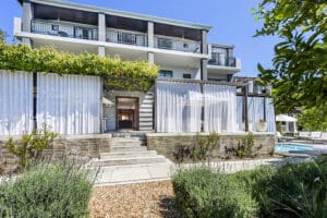 Kensington Place es un hotel boutique de lujo situado en un hermoso barrio de Ciudad del Cabo, casi a los pies de la Montaña de la Mesa.