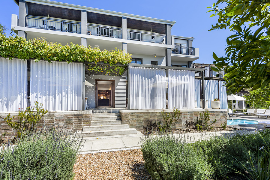 Kensington Place - a luxury boutique hotel nestled in a beautiful neighbourhood in Cape Town's city bowl almost at the foot of Table Mountain.
