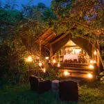 Wenn Sie von einer nächtlichen Fahrt zurückkehren, finden Sie Ihre Flitterwochensuite bereits vor beleuchtet und warten auf Sie.