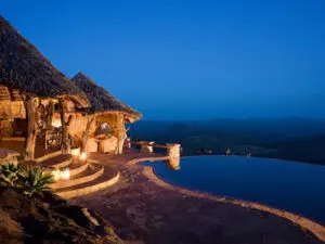 Die Swimmingpools in unseren ausgewählten kenianischen Unterkünften bieten atemberaubende bis epische Aussichten.