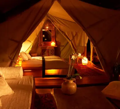 The warm light of candles under canvas creates an unmistakable ambience on a Kenya luxury safari.