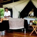 Genießen Sie professionelle Spa-Behandlungen und verwöhnende Massagen in der Privatsphäre Ihrer Zeltsuite.