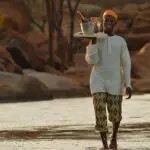 Zimmerservice in einer der besten Lodges in Kenia! Sundowner-Drinks am Fluss serviert.