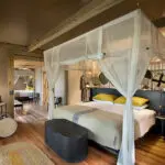 L'interno della camera familiare del Khwai Leadwood Lodge.