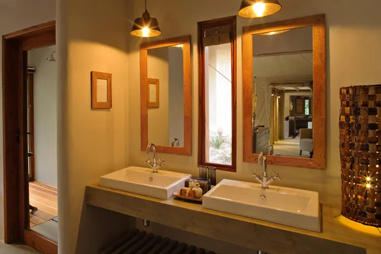 KichwaTemboTentedCamp-Bathroom-LuxuryRoom