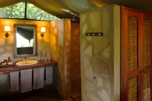 KichwaTemboTentedCamp-Bathroom-StandardHabitación