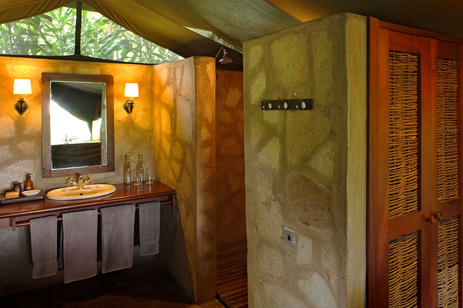 KichwaTemboTentedCamp-Bathroom-StandardHabitación