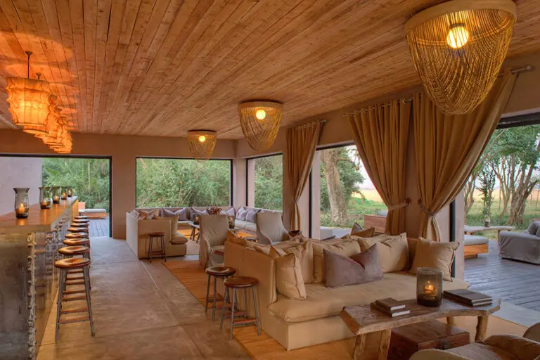 KichwaTemboTentedCamp-Interior-Lounge