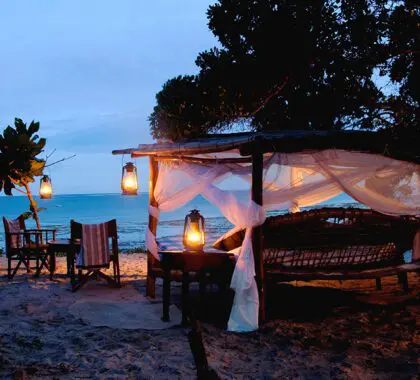 Instalação para dormir na praia de Galu.