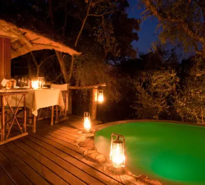 La iluminación a la antigua crea ambiente en el Dulini Lodge de Kruger, situado en la legendaria Reserva Privada de Sabi Sands.