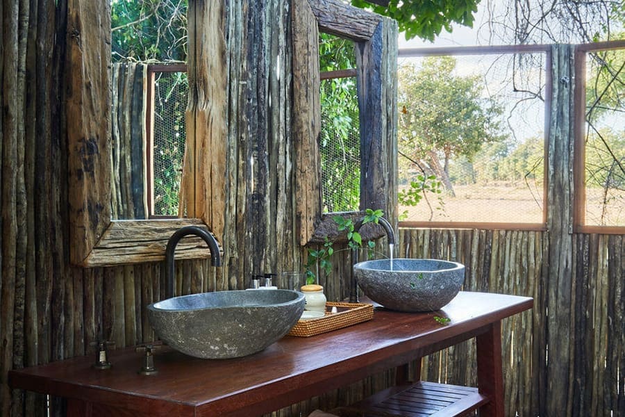 kuyenda-bushcamp-zambia-sur-luangwa-baño