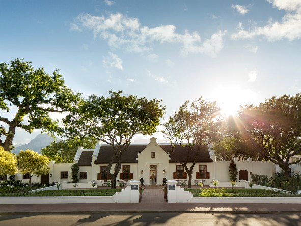 Leeu Estate offers grandeur, elegance and luxury in the heart of the Cape Winelands.
