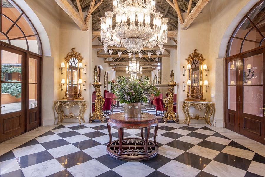 The Great Hall welcomes you on entrance at La Residence