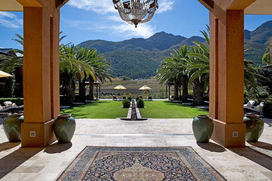la-residence-the-palm-courtyard