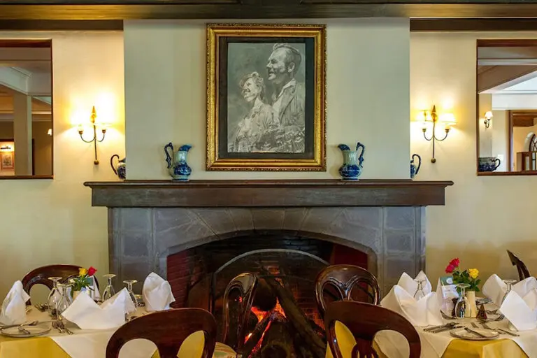 LakeDulutiSerenaHotel-Interior-Supper