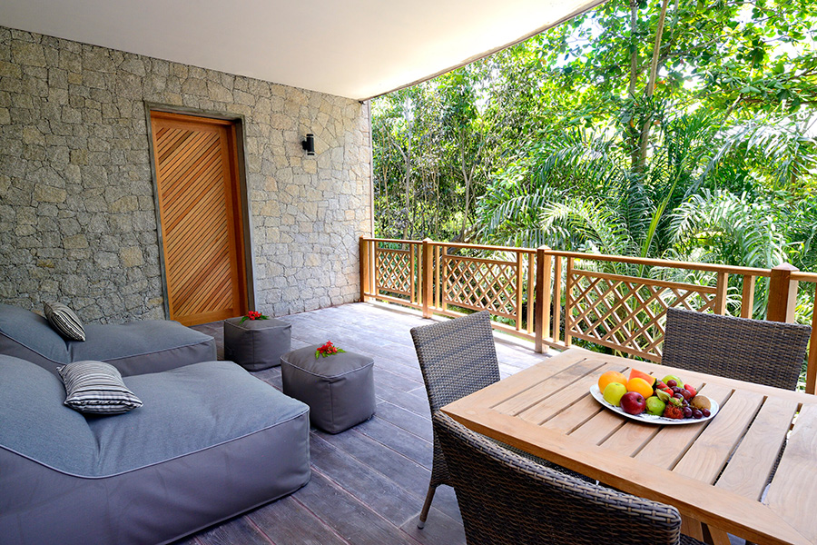 le-domaine-del-orangeraie-seychelles-garden-suite-terrace-scaled