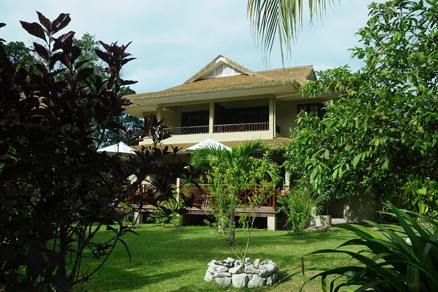 le-domaine-del-orangeraie-seychelles-exterior-jardín-suite-residencia