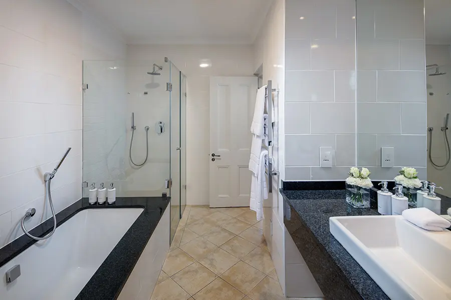 Grande Room bathroom