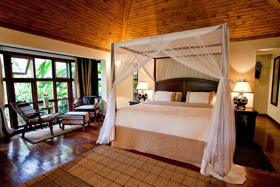 Interior del dormitorio de la legendaria cabaña Lodge.