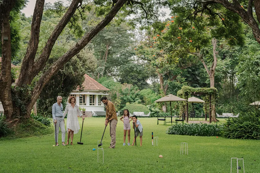 Disfrute de diversas actividades en la granja, como croquet sobre césped y ciclismo.