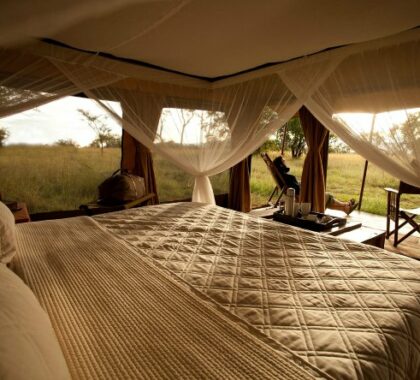 Your private seating area at your tented suite allows you to take in the breathtaking Serengeti views.
