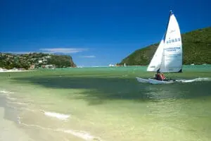 The lagoon offers many activities and the famous Knysna Heads and Featherbed Nature Reserve are definitely worth visiting.