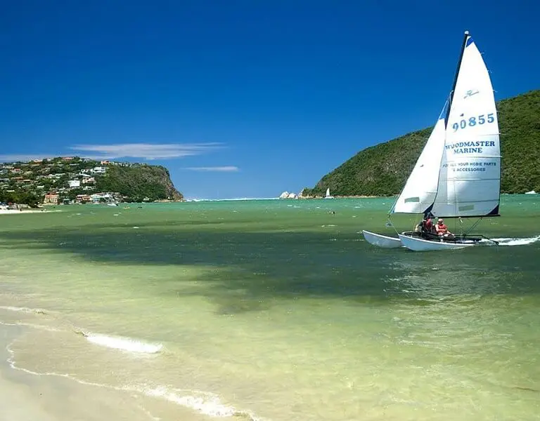 The lagoon offers many activities and the famous Knysna Heads and Featherbed Nature Reserve are definitely worth visiting.