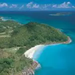 Una impresionante vista de la isla de Praslin desde el aire.
