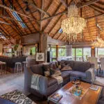 Salón Leopard Hills.