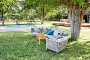 leroo-la-tau-outside-lounge_1