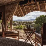 Siéntese, tómese una copa de vino y disfrute de la belleza de la naturaleza que le rodea.