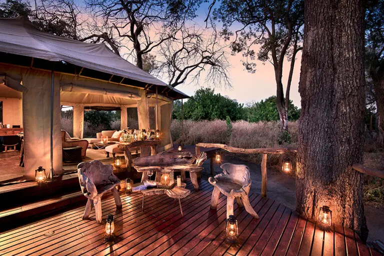 LinyantiEbony-Dining-DeckPatio