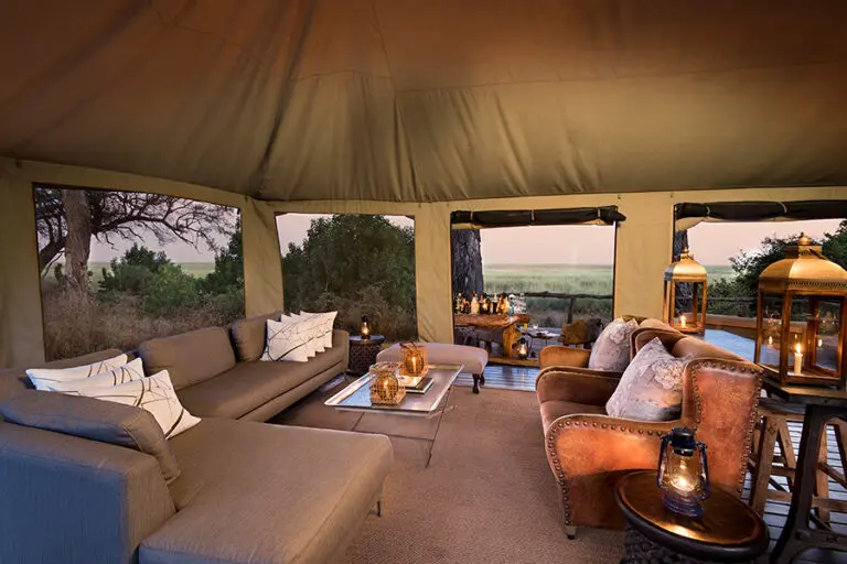 LinyantiEbony-Interior-Lounge