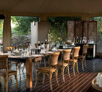 LinyantiEbony-Interior-Almuerzo