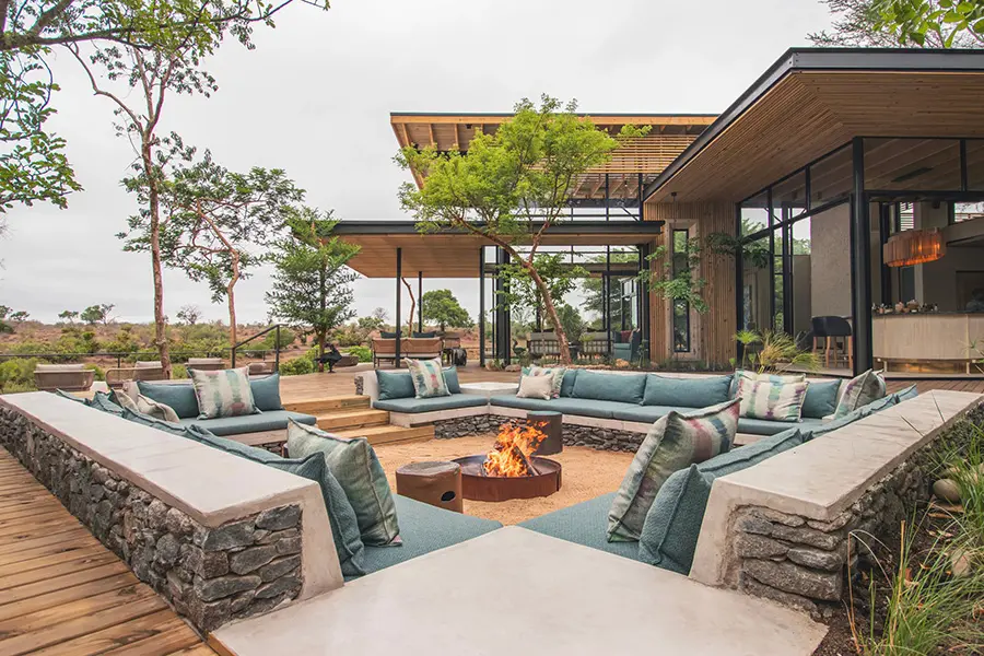 lion-sands-ivory-lodge-main-lodge-fire-deck-large