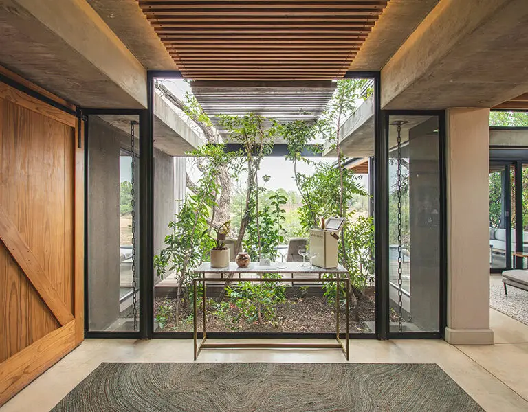 lion-sands-ivory-lodge-suite-entrance-large