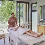 Disfrute de un tratamiento de spa.