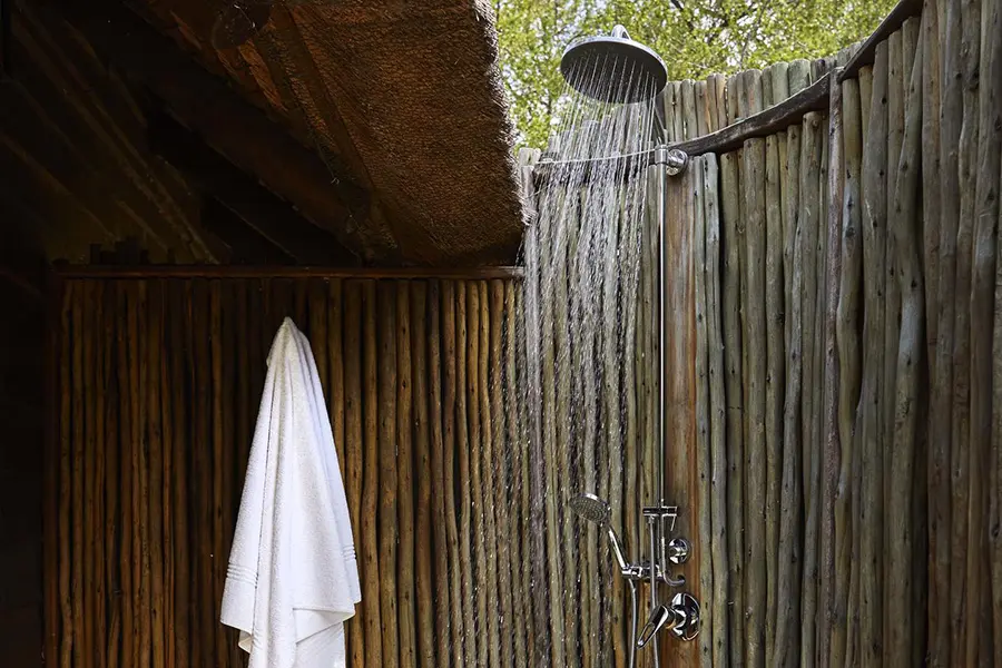lion-sands-narina-lodge-suite-outdoor-shower